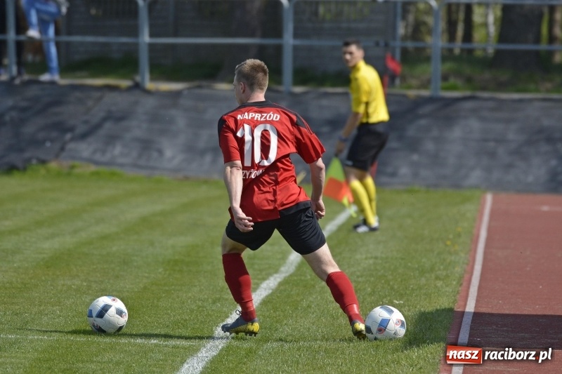 Zdjęcie w galerii na portalu naszraciborz.pl: Klasa okręgowa. Już byli w zagrodzie, witali się z gąską... wiadomości z regionu