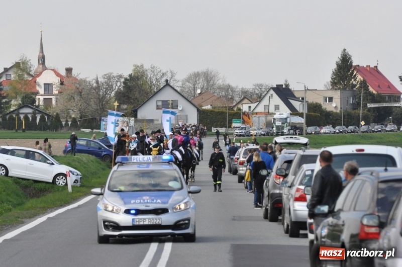 Zdjęcie w galerii na portalu naszraciborz.pl: Na procesji w Sudole biskup z Katowic oraz debiut nowego prezydenta [FOTO i WIDEO] wiadomości z regionu