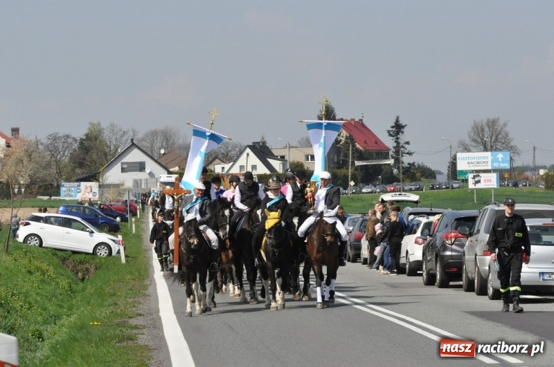Zdjęcie w galerii na portalu naszraciborz.pl: Na procesji w Sudole biskup z Katowic oraz debiut nowego prezydenta [FOTO i WIDEO] wiadomości z regionu