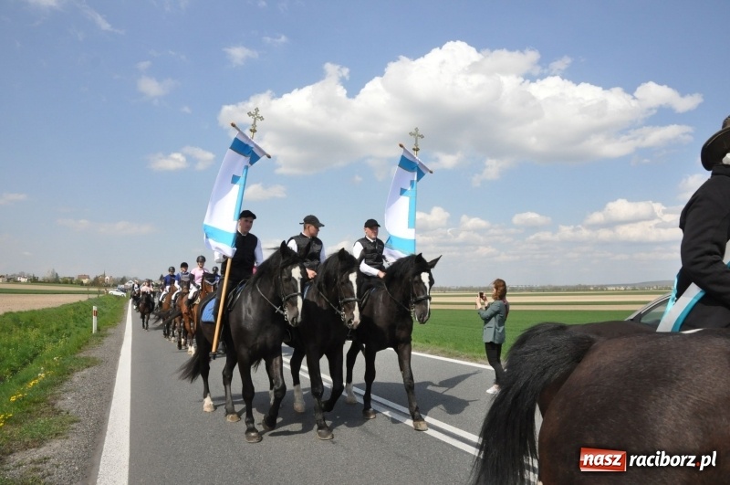 Zdjęcie w galerii na portalu naszraciborz.pl: Na procesji w Sudole biskup z Katowic oraz debiut nowego prezydenta [FOTO i WIDEO] wiadomości z regionu