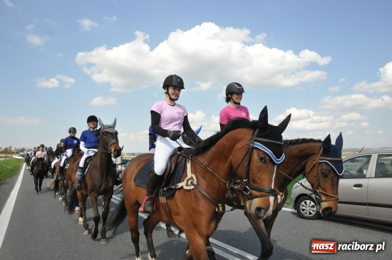 Zdjęcie w galerii na portalu naszraciborz.pl: Na procesji w Sudole biskup z Katowic oraz debiut nowego prezydenta [FOTO i WIDEO] wiadomości z regionu