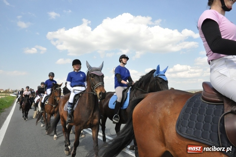 Zdjęcie w galerii na portalu naszraciborz.pl: Na procesji w Sudole biskup z Katowic oraz debiut nowego prezydenta [FOTO i WIDEO] wiadomości z regionu