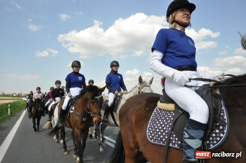 Zdjęcie w galerii na portalu naszraciborz.pl: Na procesji w Sudole biskup z Katowic oraz debiut nowego prezydenta [FOTO i WIDEO] wiadomości z regionu