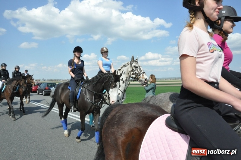 Zdjęcie w galerii na portalu naszraciborz.pl: Na procesji w Sudole biskup z Katowic oraz debiut nowego prezydenta [FOTO i WIDEO] wiadomości z regionu
