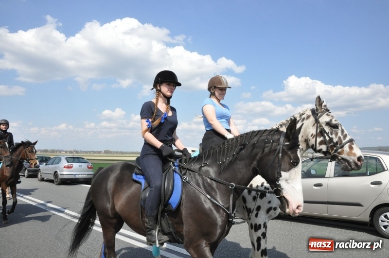 Zdjęcie w galerii na portalu naszraciborz.pl: Na procesji w Sudole biskup z Katowic oraz debiut nowego prezydenta [FOTO i WIDEO] wiadomości z regionu