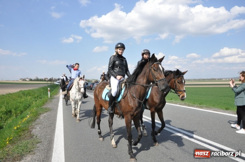 Zdjęcie w galerii na portalu naszraciborz.pl: Na procesji w Sudole biskup z Katowic oraz debiut nowego prezydenta [FOTO i WIDEO] wiadomości z regionu