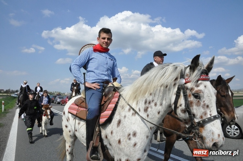 Zdjęcie w galerii na portalu naszraciborz.pl: Na procesji w Sudole biskup z Katowic oraz debiut nowego prezydenta [FOTO i WIDEO] wiadomości z regionu