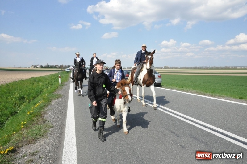 Zdjęcie w galerii na portalu naszraciborz.pl: Na procesji w Sudole biskup z Katowic oraz debiut nowego prezydenta [FOTO i WIDEO] wiadomości z regionu