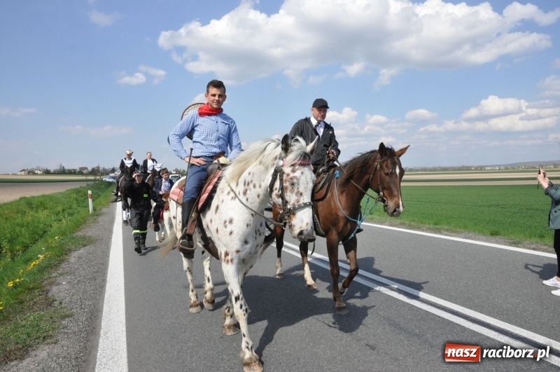 Zdjęcie w galerii na portalu naszraciborz.pl: Na procesji w Sudole biskup z Katowic oraz debiut nowego prezydenta [FOTO i WIDEO] wiadomości z regionu