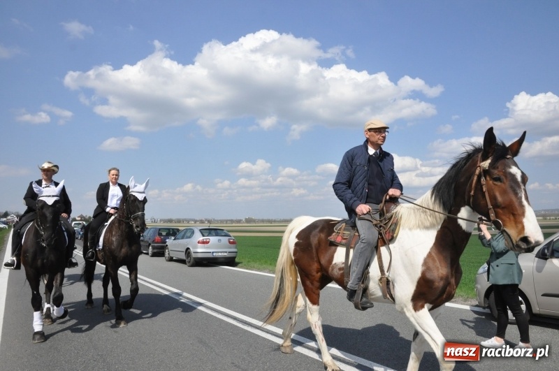 Zdjęcie w galerii na portalu naszraciborz.pl: Na procesji w Sudole biskup z Katowic oraz debiut nowego prezydenta [FOTO i WIDEO] wiadomości z regionu