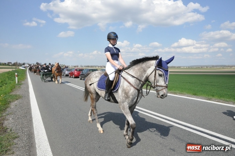 Zdjęcie w galerii na portalu naszraciborz.pl: Na procesji w Sudole biskup z Katowic oraz debiut nowego prezydenta [FOTO i WIDEO] wiadomości z regionu