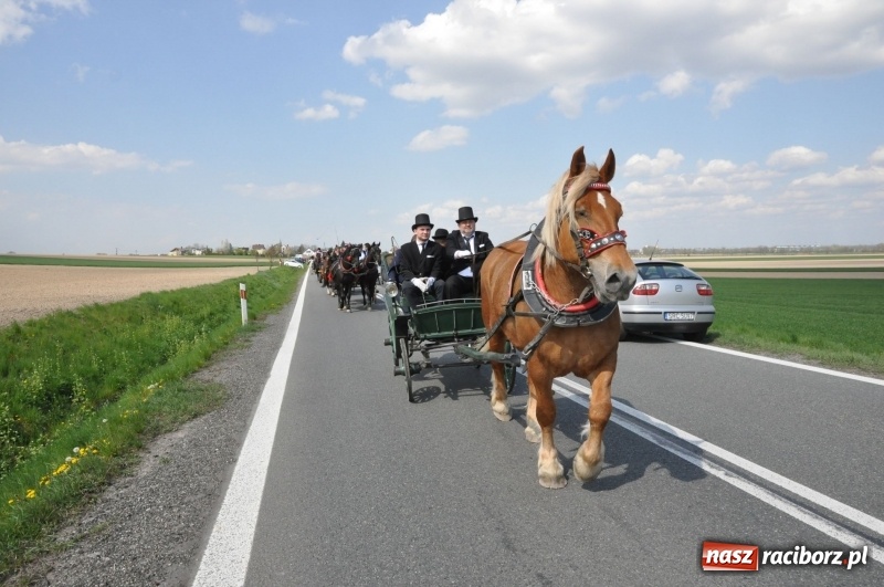 Zdjęcie w galerii na portalu naszraciborz.pl: Na procesji w Sudole biskup z Katowic oraz debiut nowego prezydenta [FOTO i WIDEO] wiadomości z regionu