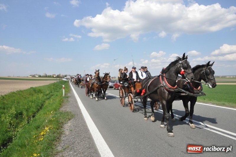 Zdjęcie w galerii na portalu naszraciborz.pl: Na procesji w Sudole biskup z Katowic oraz debiut nowego prezydenta [FOTO i WIDEO] wiadomości z regionu