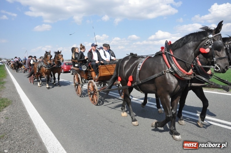 Zdjęcie w galerii na portalu naszraciborz.pl: Na procesji w Sudole biskup z Katowic oraz debiut nowego prezydenta [FOTO i WIDEO] wiadomości z regionu