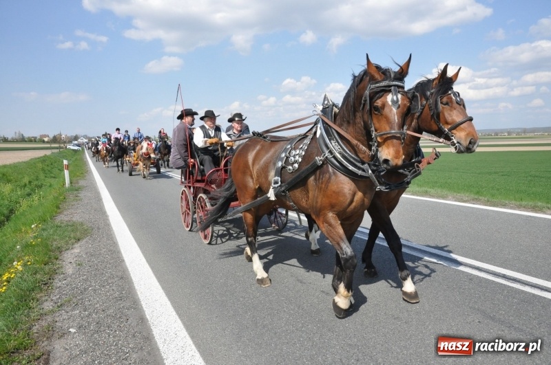 Zdjęcie w galerii na portalu naszraciborz.pl: Na procesji w Sudole biskup z Katowic oraz debiut nowego prezydenta [FOTO i WIDEO] wiadomości z regionu