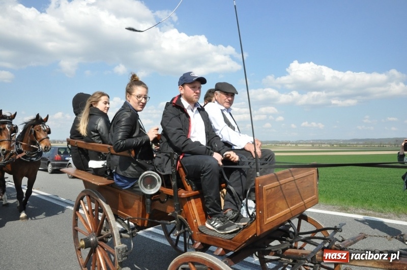 Zdjęcie w galerii na portalu naszraciborz.pl: Na procesji w Sudole biskup z Katowic oraz debiut nowego prezydenta [FOTO i WIDEO] wiadomości z regionu