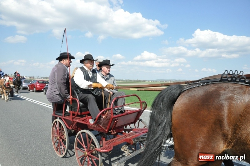 Zdjęcie w galerii na portalu naszraciborz.pl: Na procesji w Sudole biskup z Katowic oraz debiut nowego prezydenta [FOTO i WIDEO] wiadomości z regionu