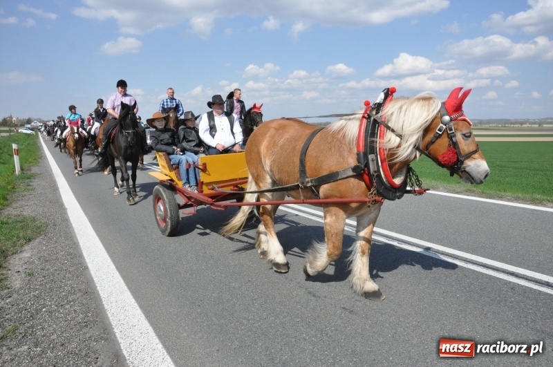 Zdjęcie w galerii na portalu naszraciborz.pl: Na procesji w Sudole biskup z Katowic oraz debiut nowego prezydenta [FOTO i WIDEO] wiadomości z regionu