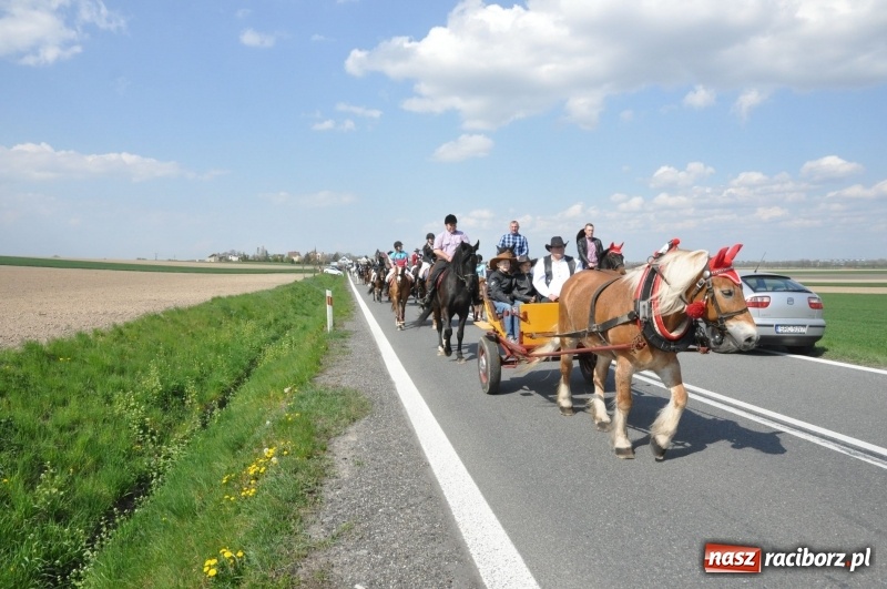 Zdjęcie w galerii na portalu naszraciborz.pl: Na procesji w Sudole biskup z Katowic oraz debiut nowego prezydenta [FOTO i WIDEO] wiadomości z regionu