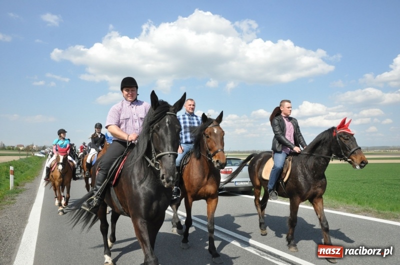 Zdjęcie w galerii na portalu naszraciborz.pl: Na procesji w Sudole biskup z Katowic oraz debiut nowego prezydenta [FOTO i WIDEO] wiadomości z regionu