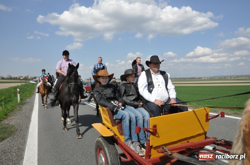 Zdjęcie w galerii na portalu naszraciborz.pl: Na procesji w Sudole biskup z Katowic oraz debiut nowego prezydenta [FOTO i WIDEO] wiadomości z regionu