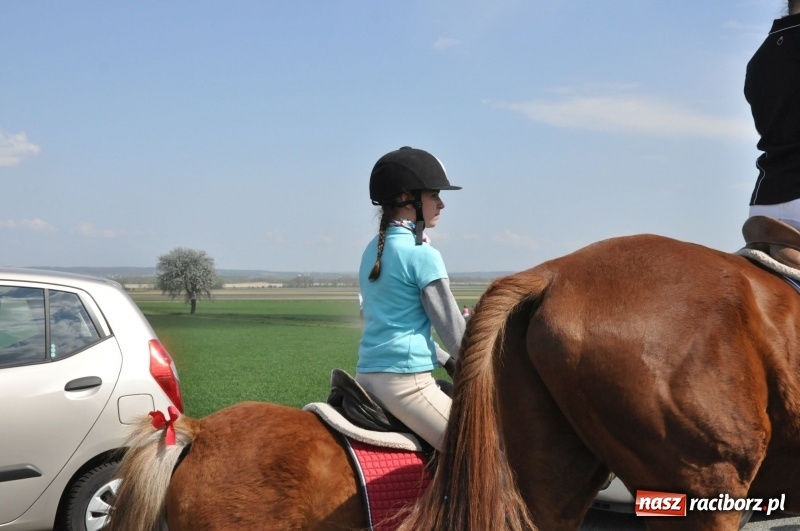 Zdjęcie w galerii na portalu naszraciborz.pl: Na procesji w Sudole biskup z Katowic oraz debiut nowego prezydenta [FOTO i WIDEO] wiadomości z regionu
