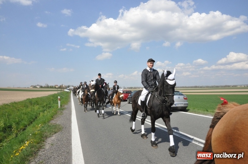 Zdjęcie w galerii na portalu naszraciborz.pl: Na procesji w Sudole biskup z Katowic oraz debiut nowego prezydenta [FOTO i WIDEO] wiadomości z regionu