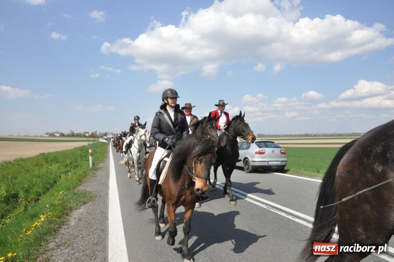 Zdjęcie w galerii na portalu naszraciborz.pl: Na procesji w Sudole biskup z Katowic oraz debiut nowego prezydenta [FOTO i WIDEO] wiadomości z regionu