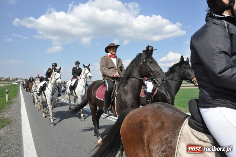 Zdjęcie w galerii na portalu naszraciborz.pl: Na procesji w Sudole biskup z Katowic oraz debiut nowego prezydenta [FOTO i WIDEO] wiadomości z regionu