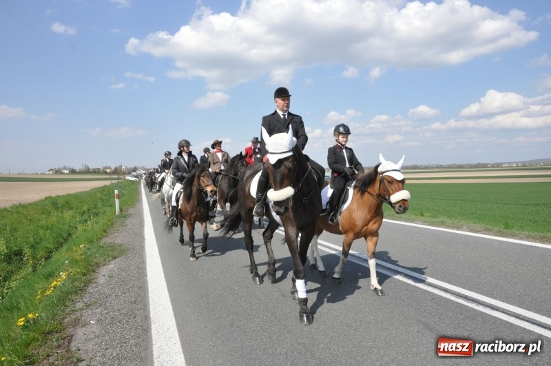 Zdjęcie w galerii na portalu naszraciborz.pl: Na procesji w Sudole biskup z Katowic oraz debiut nowego prezydenta [FOTO i WIDEO] wiadomości z regionu
