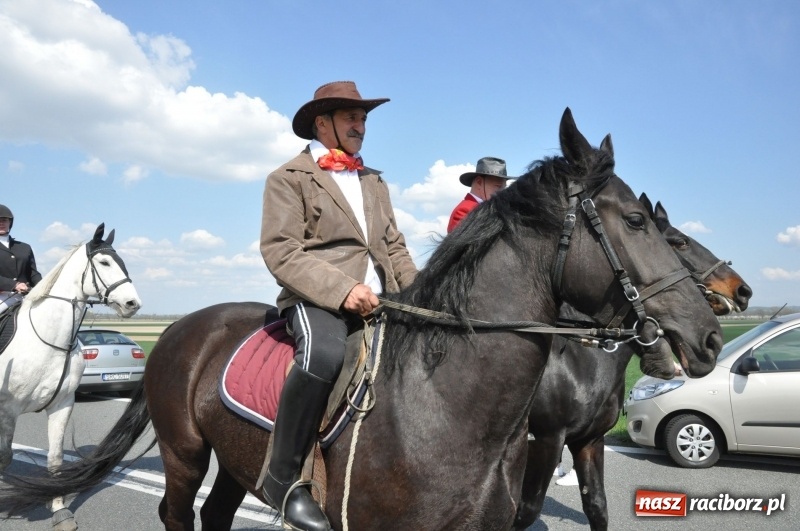 Zdjęcie w galerii na portalu naszraciborz.pl: Na procesji w Sudole biskup z Katowic oraz debiut nowego prezydenta [FOTO i WIDEO] wiadomości z regionu