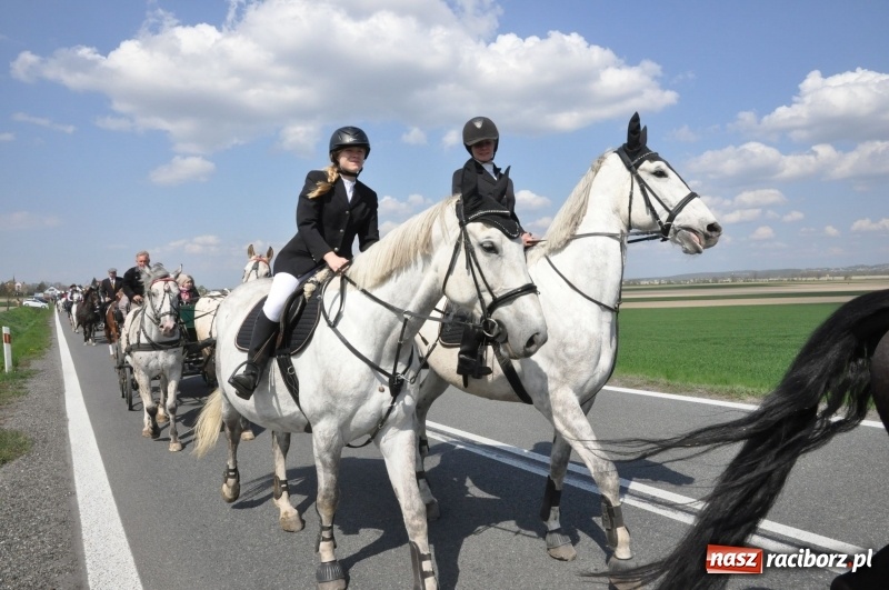 Zdjęcie w galerii na portalu naszraciborz.pl: Na procesji w Sudole biskup z Katowic oraz debiut nowego prezydenta [FOTO i WIDEO] wiadomości z regionu