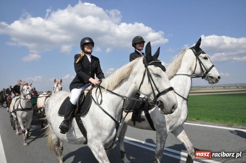 Zdjęcie w galerii na portalu naszraciborz.pl: Na procesji w Sudole biskup z Katowic oraz debiut nowego prezydenta [FOTO i WIDEO] wiadomości z regionu