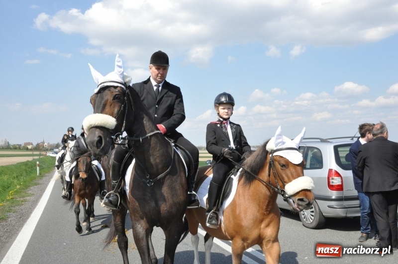 Zdjęcie w galerii na portalu naszraciborz.pl: Na procesji w Sudole biskup z Katowic oraz debiut nowego prezydenta [FOTO i WIDEO] wiadomości z regionu