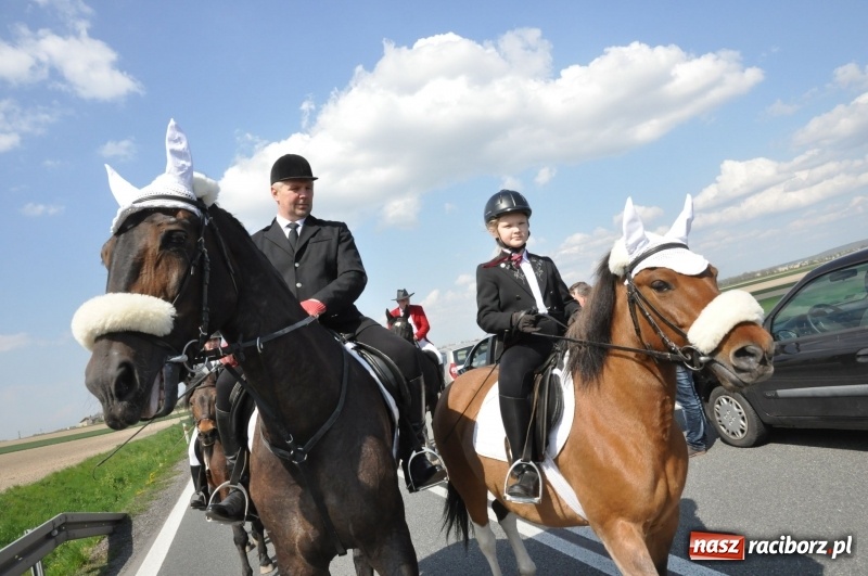 Zdjęcie w galerii na portalu naszraciborz.pl: Na procesji w Sudole biskup z Katowic oraz debiut nowego prezydenta [FOTO i WIDEO] wiadomości z regionu