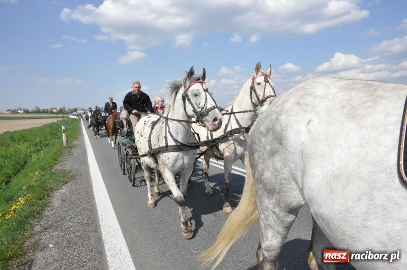 Zdjęcie w galerii na portalu naszraciborz.pl: Na procesji w Sudole biskup z Katowic oraz debiut nowego prezydenta [FOTO i WIDEO] wiadomości z regionu