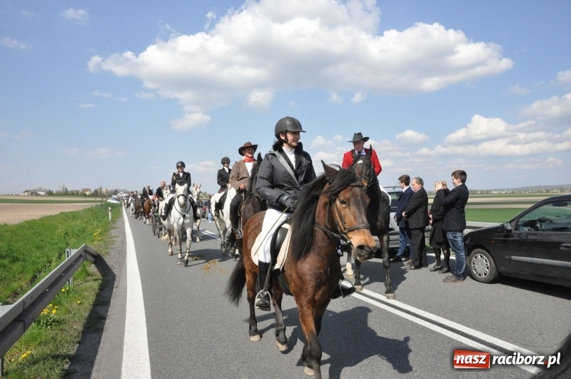 Zdjęcie w galerii na portalu naszraciborz.pl: Na procesji w Sudole biskup z Katowic oraz debiut nowego prezydenta [FOTO i WIDEO] wiadomości z regionu