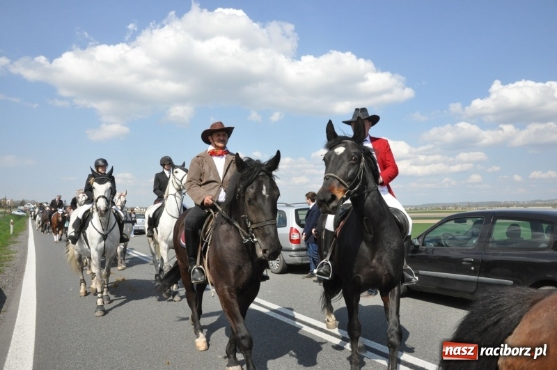 Zdjęcie w galerii na portalu naszraciborz.pl: Na procesji w Sudole biskup z Katowic oraz debiut nowego prezydenta [FOTO i WIDEO] wiadomości z regionu