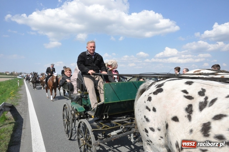 Zdjęcie w galerii na portalu naszraciborz.pl: Na procesji w Sudole biskup z Katowic oraz debiut nowego prezydenta [FOTO i WIDEO] wiadomości z regionu
