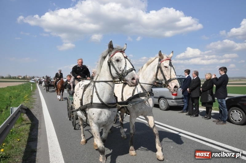Zdjęcie w galerii na portalu naszraciborz.pl: Na procesji w Sudole biskup z Katowic oraz debiut nowego prezydenta [FOTO i WIDEO] wiadomości z regionu