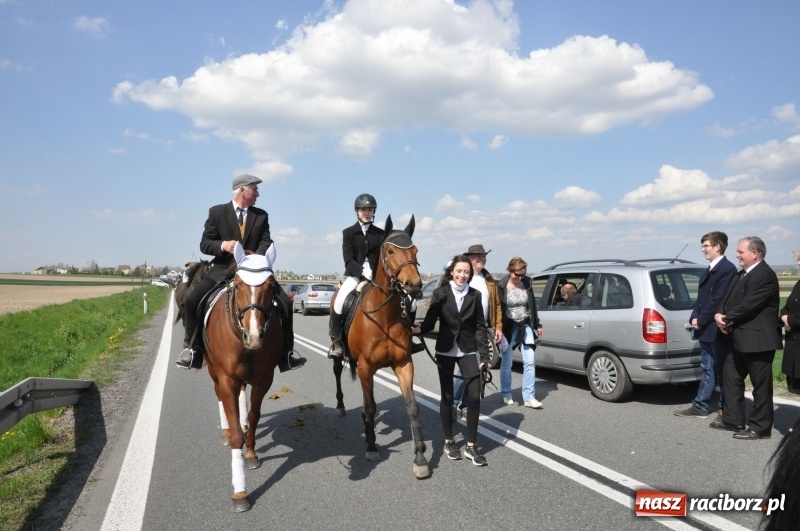 Zdjęcie w galerii na portalu naszraciborz.pl: Na procesji w Sudole biskup z Katowic oraz debiut nowego prezydenta [FOTO i WIDEO] wiadomości z regionu