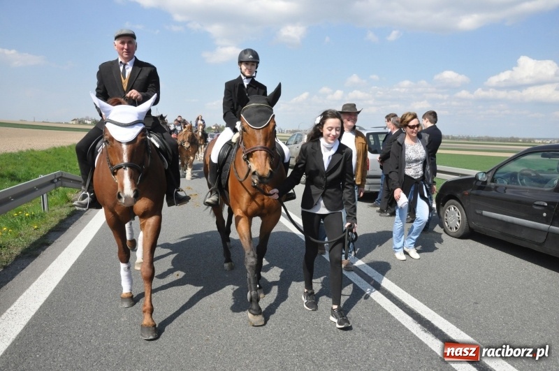 Zdjęcie w galerii na portalu naszraciborz.pl: Na procesji w Sudole biskup z Katowic oraz debiut nowego prezydenta [FOTO i WIDEO] wiadomości z regionu