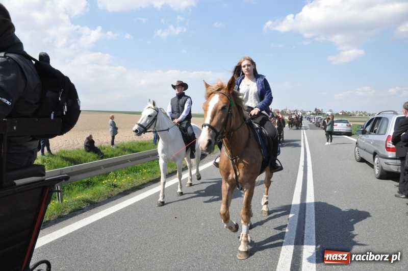 Zdjęcie w galerii na portalu naszraciborz.pl: Na procesji w Sudole biskup z Katowic oraz debiut nowego prezydenta [FOTO i WIDEO] wiadomości z regionu