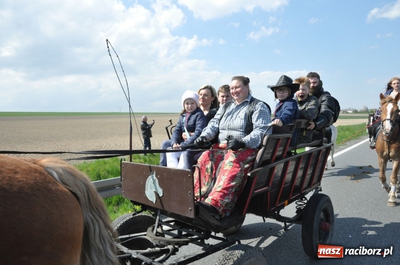 Zdjęcie w galerii na portalu naszraciborz.pl: Na procesji w Sudole biskup z Katowic oraz debiut nowego prezydenta [FOTO i WIDEO] wiadomości z regionu