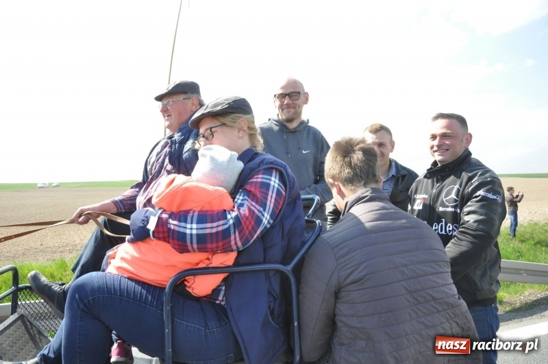 Zdjęcie w galerii na portalu naszraciborz.pl: Na procesji w Sudole biskup z Katowic oraz debiut nowego prezydenta [FOTO i WIDEO] wiadomości z regionu