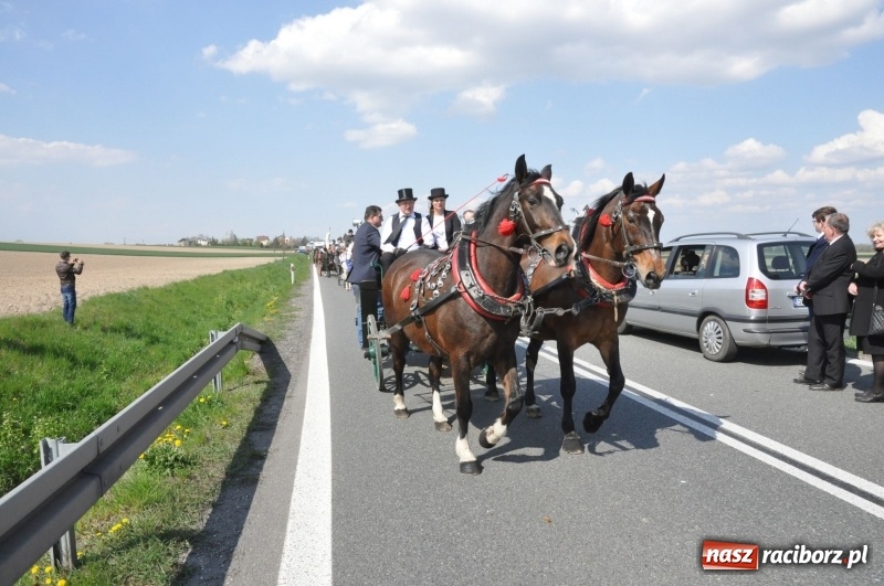 Zdjęcie w galerii na portalu naszraciborz.pl: Na procesji w Sudole biskup z Katowic oraz debiut nowego prezydenta [FOTO i WIDEO] wiadomości z regionu