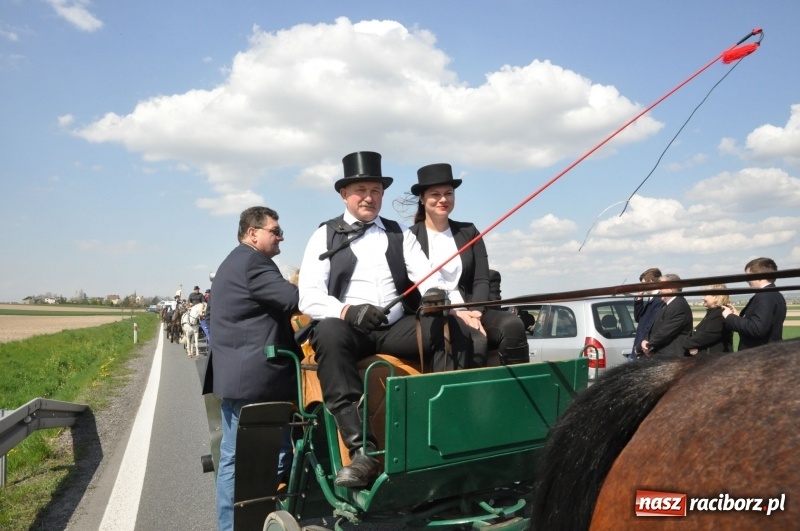 Zdjęcie w galerii na portalu naszraciborz.pl: Na procesji w Sudole biskup z Katowic oraz debiut nowego prezydenta [FOTO i WIDEO] wiadomości z regionu