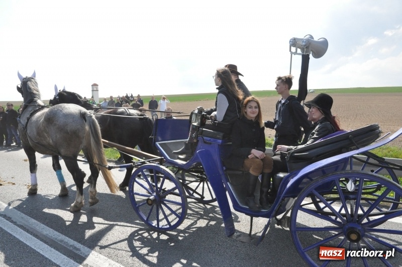 Zdjęcie w galerii na portalu naszraciborz.pl: Na procesji w Sudole biskup z Katowic oraz debiut nowego prezydenta [FOTO i WIDEO] wiadomości z regionu
