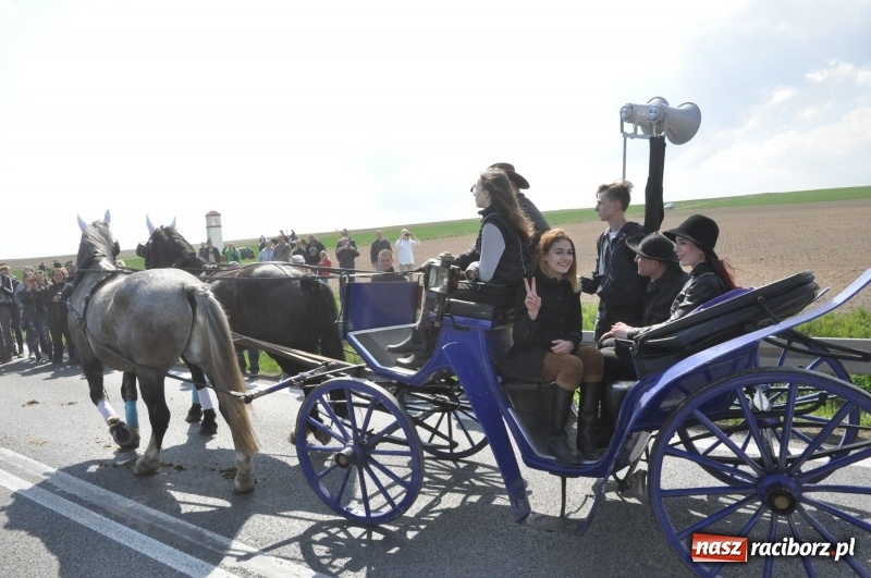 Zdjęcie w galerii na portalu naszraciborz.pl: Na procesji w Sudole biskup z Katowic oraz debiut nowego prezydenta [FOTO i WIDEO] wiadomości z regionu