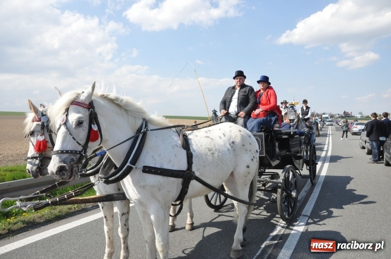 Zdjęcie w galerii na portalu naszraciborz.pl: Na procesji w Sudole biskup z Katowic oraz debiut nowego prezydenta [FOTO i WIDEO] wiadomości z regionu